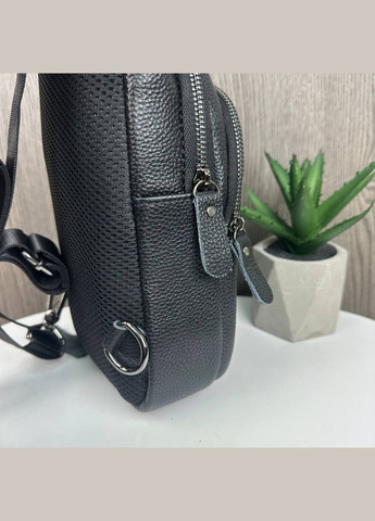 Чоловіча шкіряна сумка бананка на груди нагрудна барсетка слінг чорна Eton (325882740)