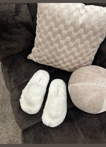 Белые тапочки Motivo