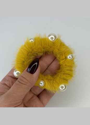 Резинка для волос Меховая с жемчужинами Горчичный 7 см Finding (328943216)