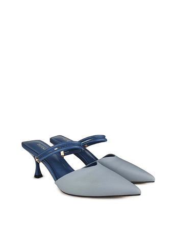 Серебряные кожаные женские босоножки с закрытым носком серо-голубые,,21a5050-3 серблак,36 Berkonty на среднем каблуке