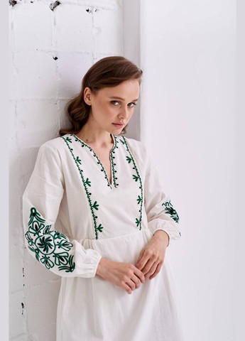 Молочный зимний женское вышитое платье вдохновение с зеленым ESQ 1689