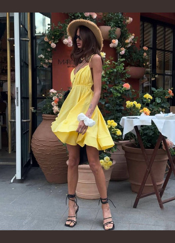 Желтое летнее платье с шнуровкой сзади в трендовом цвете No Brand