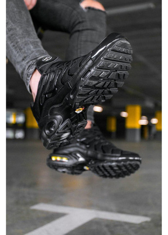 Білі Осінні кросівки чоловічі nike air max plus triple black 604133-050 No Brand