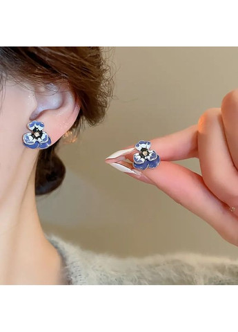 Серьги серебристые гвоздики женские синие цветочки 1.5 см AurumLux205 Liresmina Jewelry (356459433)