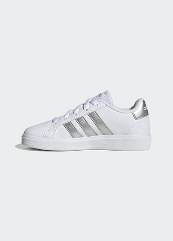 Белые всесезонные кроссовки grand court lifestyle tennis lace-up adidas