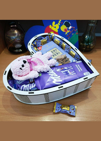 Подарунковий бокс серце з принтом «Love is...» (ar163) No Brand (317333433)