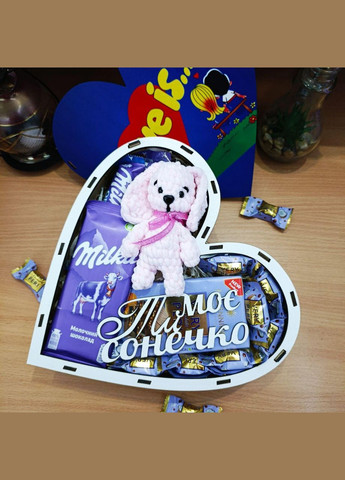 Подарунковий бокс серце з принтом «Love is...» (ar162) No Brand (317333436)