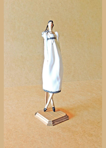 Підставка для ляльок з дерева Модело 13х13 капучино (КУК-130409) No Brand (328909171)