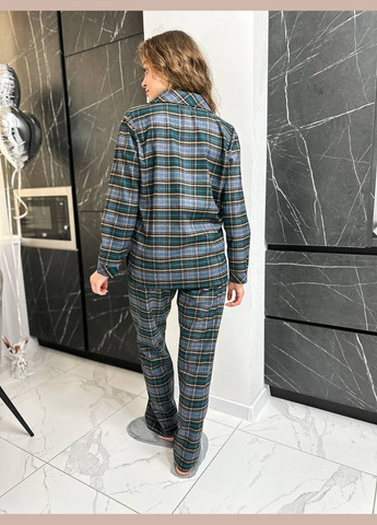 Сіро-зелена красива жіноча піжама сіро-зеленого кольору в клітку No Brand