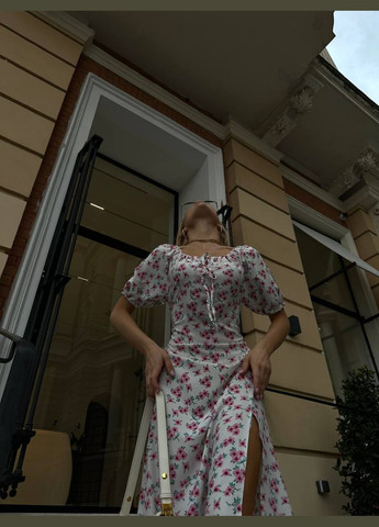 Белое кэжуал женское платье с разрезом и принтом No Brand с цветочным принтом