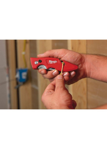 Ніж будівельний трапецевидний складаний Fastback, лезо 18мм, корпус Milwaukee (330032262)