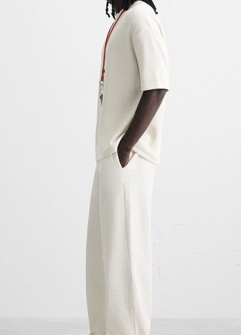 Молочная футболка Zara