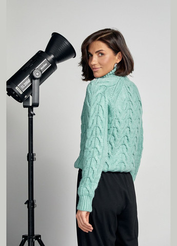 Мятный зимний женский свитер из крупной вязки в косичку 4645 Lurex