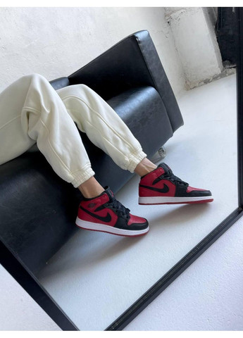 Чорні Осінні кросівки чоловічі nike air jordan 1 retro mid red black white найк аір джордан No Brand