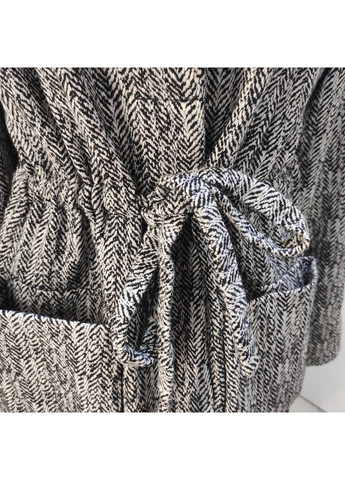 Серая пальто женское короткое с поясом кулиской накладными карманами в составе шерсть на потайной застежке серое Alberto Bini