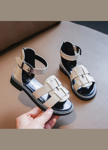 Босоніжки дитячі для дівчинки лаковані Бежеві, сандалі для дівчинки 34 розмір No Brand (340689829)