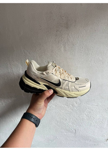 КРОССОВКИ ЖЕНСКИЕ NIKE V2K RUNTEKK BEIGE BLACK НАЙК В2К РАНТЕКК No Brand чёрные демисезоны (367169178)
