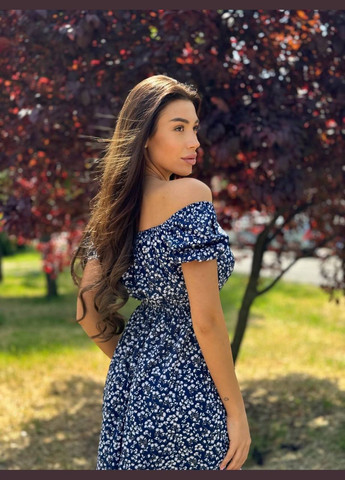 Синя кежуал сукня міді в квітковий принт з відкритими плечима Adelante з квітковим принтом