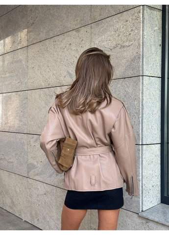 Бежевая демисезонная женская куртка из экокожи pilot с карманами и поясом (mil375) milirud