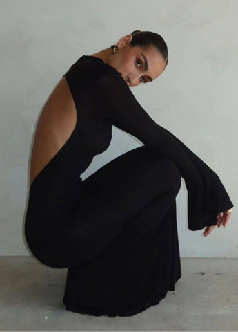 Черное вечернее платье с большим вырезом на спине и рукавами клёш платье-водолазка Allthings однотонное