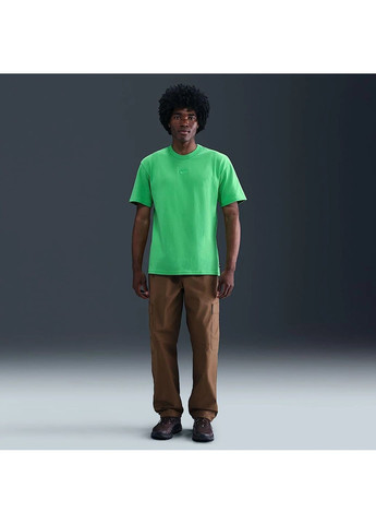 Зеленая мужская футболка sportswear premium essential tee green Nike