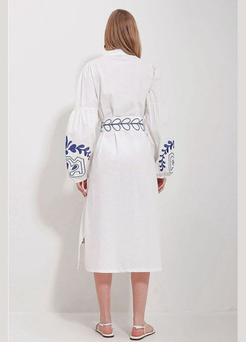 Білосніжна жіноча вишита сукня на гудзиках з поясом ESQ візерунок геометричний (322130476)
