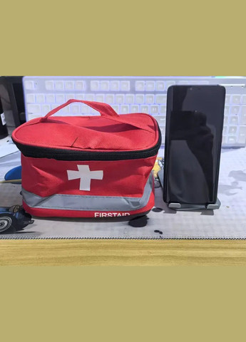 Удобная аптечка среднего размера в форме чемодана красная No Brand (326487943)