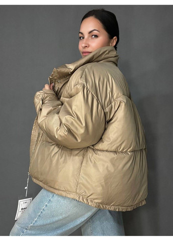 Темно-бежева демісезонна куртка жіноча 8811 демі легка комір стійка з сумочкою широка оверсайз вільний крій карамель RUIXI