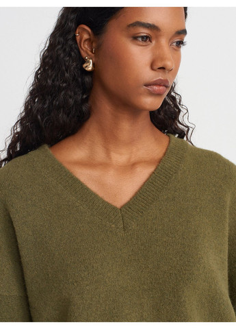Оливковый (хаки) демисезонный свитер v-образный Dilvin