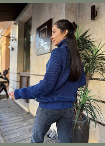 Синий зимний женский однотонный свитер с горловиной синего цвета 30264 No Brand