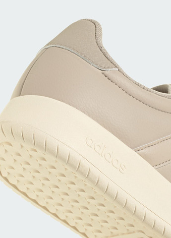 Бежевые летние кроссовки barreda adidas