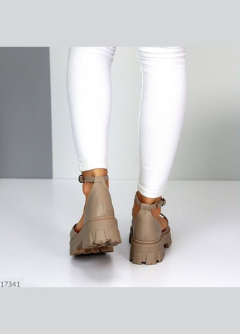 Бежевые бежевые кожаные женские босоножки на платформе Garti с ремешком на тракторной подошве