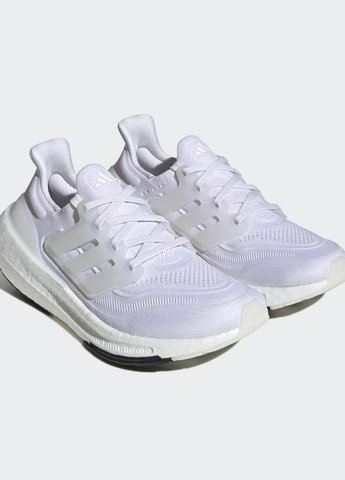 Білі всесезонні кросівки ultraboost light adidas