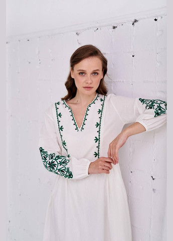 Молочный зимний женское вышитое платье вдохновение с зеленым ESQ 1689