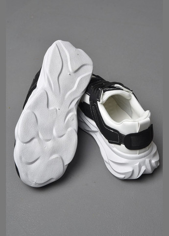 Черно-белые демисезонные кроссовки мужские черно-белого цвета на шнуровке Let's Shop