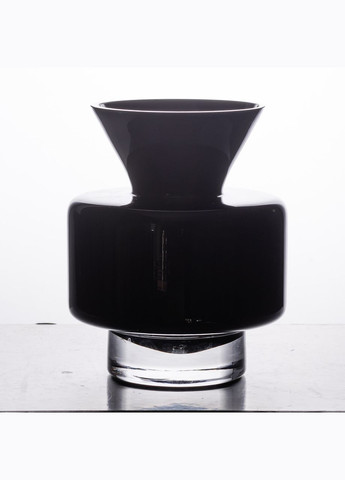 Ваза з кольорового скла для квітів 17.5 см декоративна ваза для декору та інтер'єру 1.5 л Чорна HP-10-32 Flower Season (328446755)