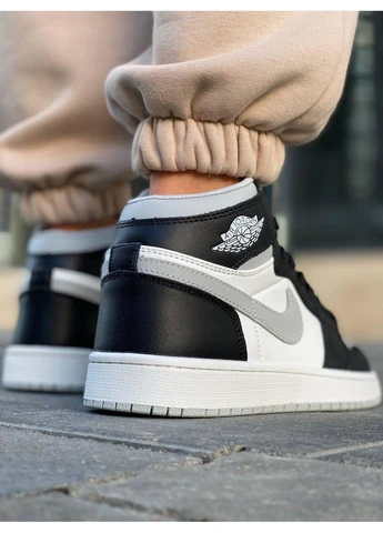 КРОССОВКИ ЖЕНСКИЕ NIKE AIR JORDAN 1 RETRO HIGH BLACK WHITE GREY НАЙК АИР ДЖОРДАН БЕЛЫЕ No Brand белые демисезоны (391938743)