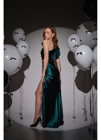 Зеленое вечернее платье асимметричное с рюшами 25003 зеленое Tanita-Romario