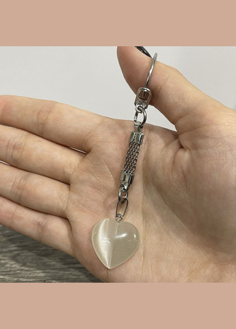 Кулон з натуральним каменем Улексит сіре котяче око у формі серця на брелоку в подарунковій коробочці No Brand (331291760)