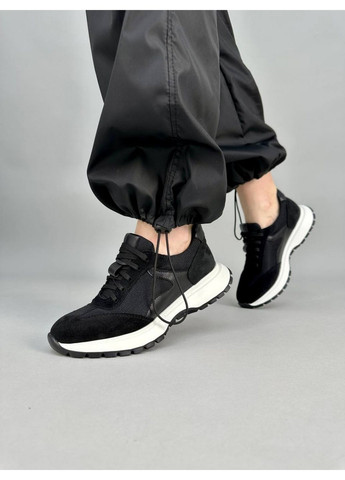 Черные всесезонные замшевые женские кроссовки VZUTIK