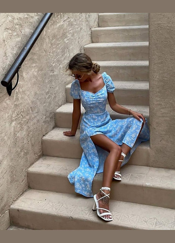 Голубое красивое летнее голубое платье в цветочек из качественного софта, длинное платье с коротким рукавом и открытым декольте No Brand