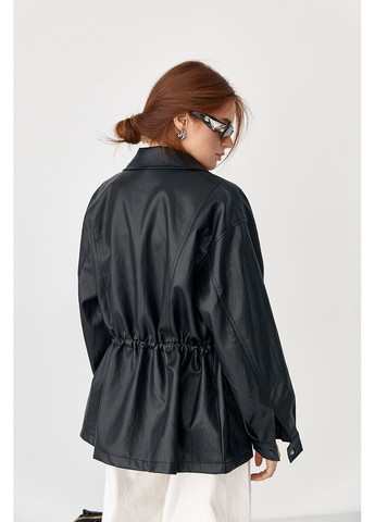 Чорна демісезонна жіноча подовжена куртка зі шкірозамінника Lurex