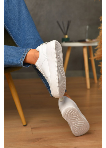 Кроссовки женские белого цвета на шнуровке Let's Shop чёрно-белые демисезоны (361946684)