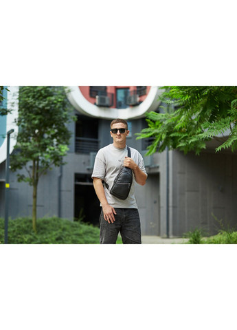 Чоловіча нагрудна сумка рюкзак 31х17х9, бананка зі шкіри на плечі 79906 чорна Tiding Bag (341309437)