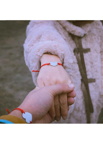 Жіночий браслет на руку червона нитка з серцем та індивідуальним гравіюванням No Brand (372130701)