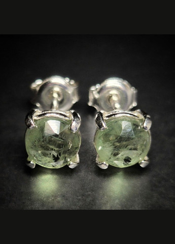 Срібні сережки з натуральними природними каменями кіанітом зеленого м’ятного кольору, сережки-гвіздки / пусети жіночі Handmade (327096624)