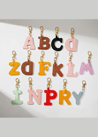 Брелок-літера "M" на сумку, косметичку, пенал No Brand (300076086)