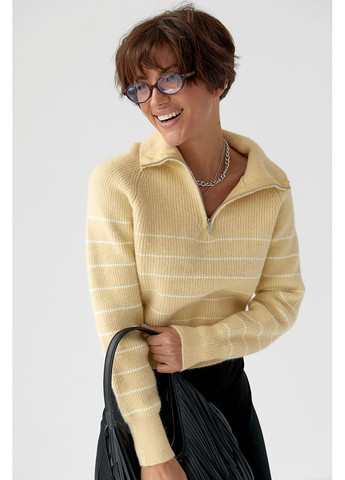 Лаймовый зимний короткий вязаный свитер в полоску с молнией на горловине Lurex