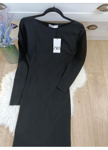 Черное облегающее платье со сборками на плечи Zara