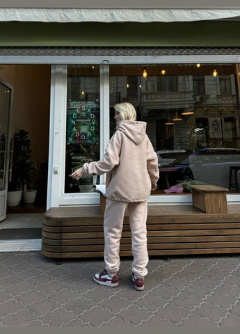 Бежевий демісезонний костюм двійка на флісі на всі випадки життя, приємний до тіла теплий костюм 2-ка (кофта+штани) No Brand 319-1 (306518919)